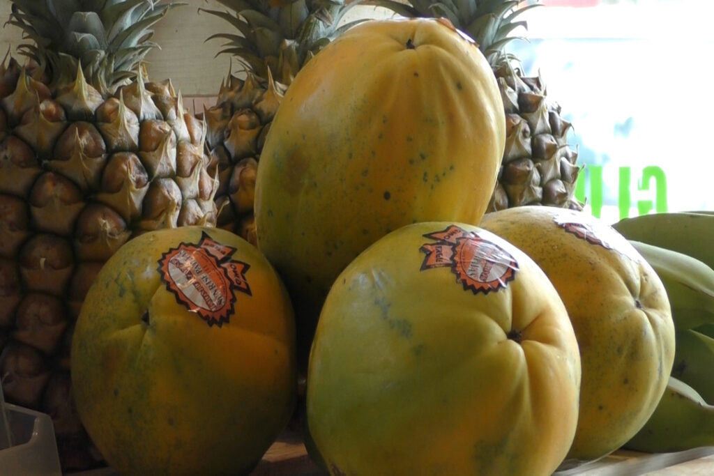 kumu farms papayas and pineapple